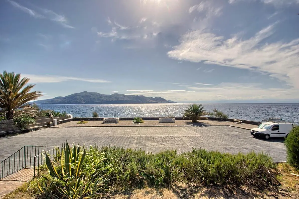 Le Case Sul Lido Di Lingua - Isola Salina 0*,